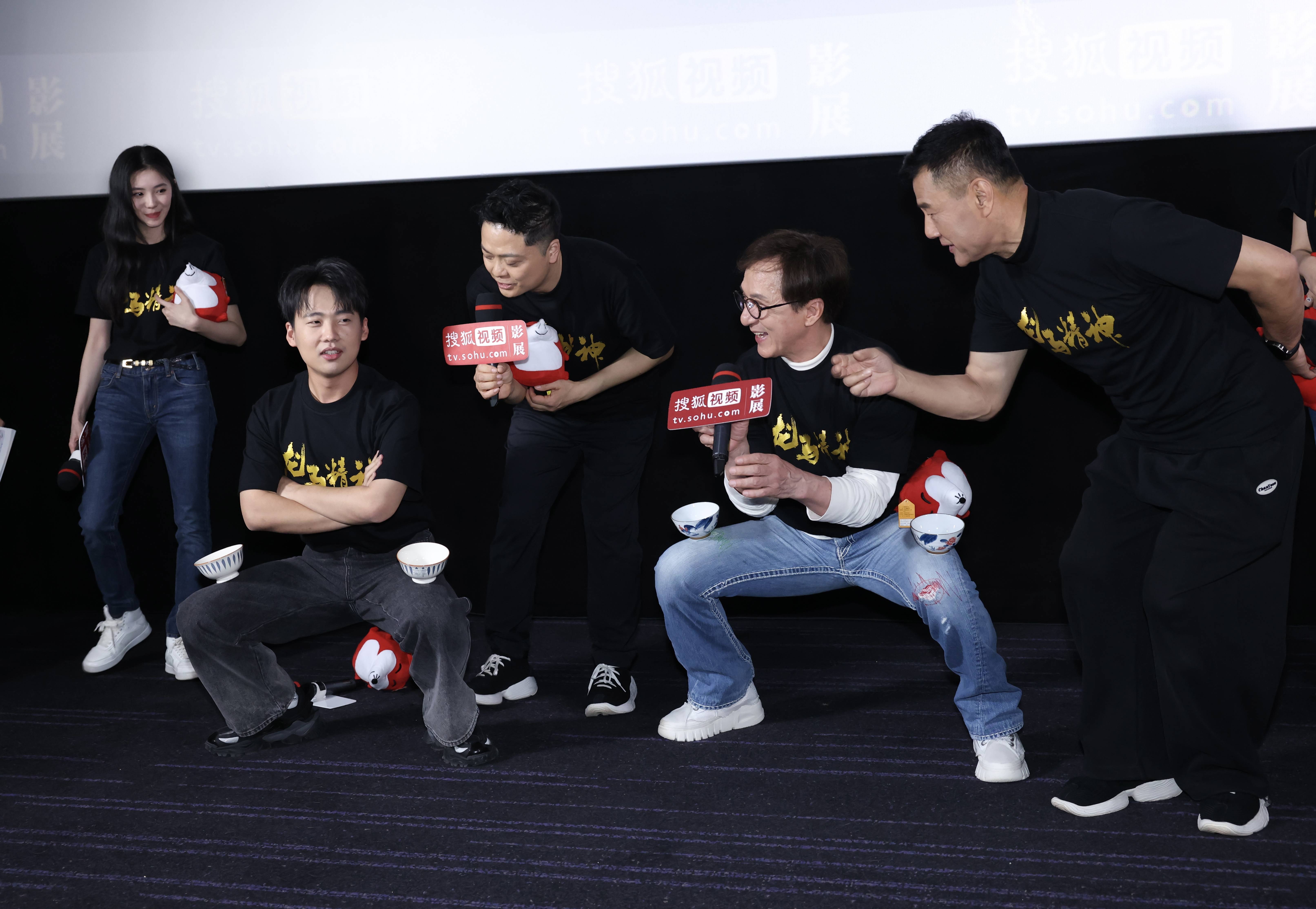 博天堂胜负彩分析app《龙马精神》亮相影展成龙现场带郭麒麟扎马步
